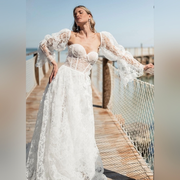 Boho Style Lace Wedding dress with removable sleeves in plus size 18W-20W - Picture 3 of 4